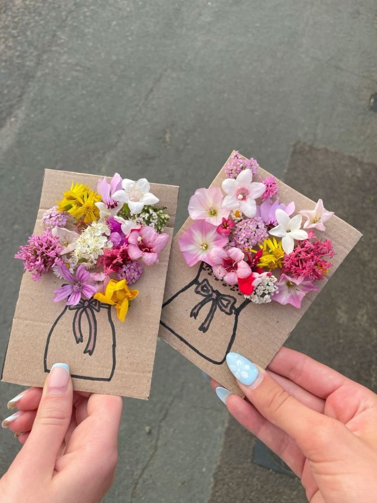 bouquet de fleur sur feuille en 4 d